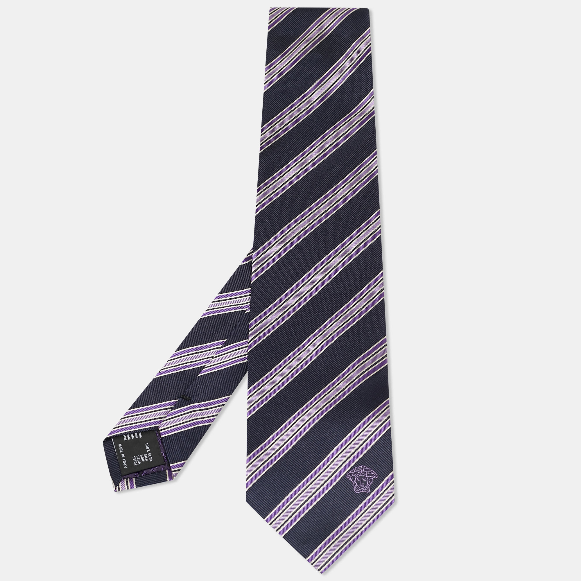This designer tie is a perfect formal accessory that has a modern appeal. Made from luxurious materials it features intricate patterns and the brand label is neatly stitched at the back. It is sure to add style to your blazers.
