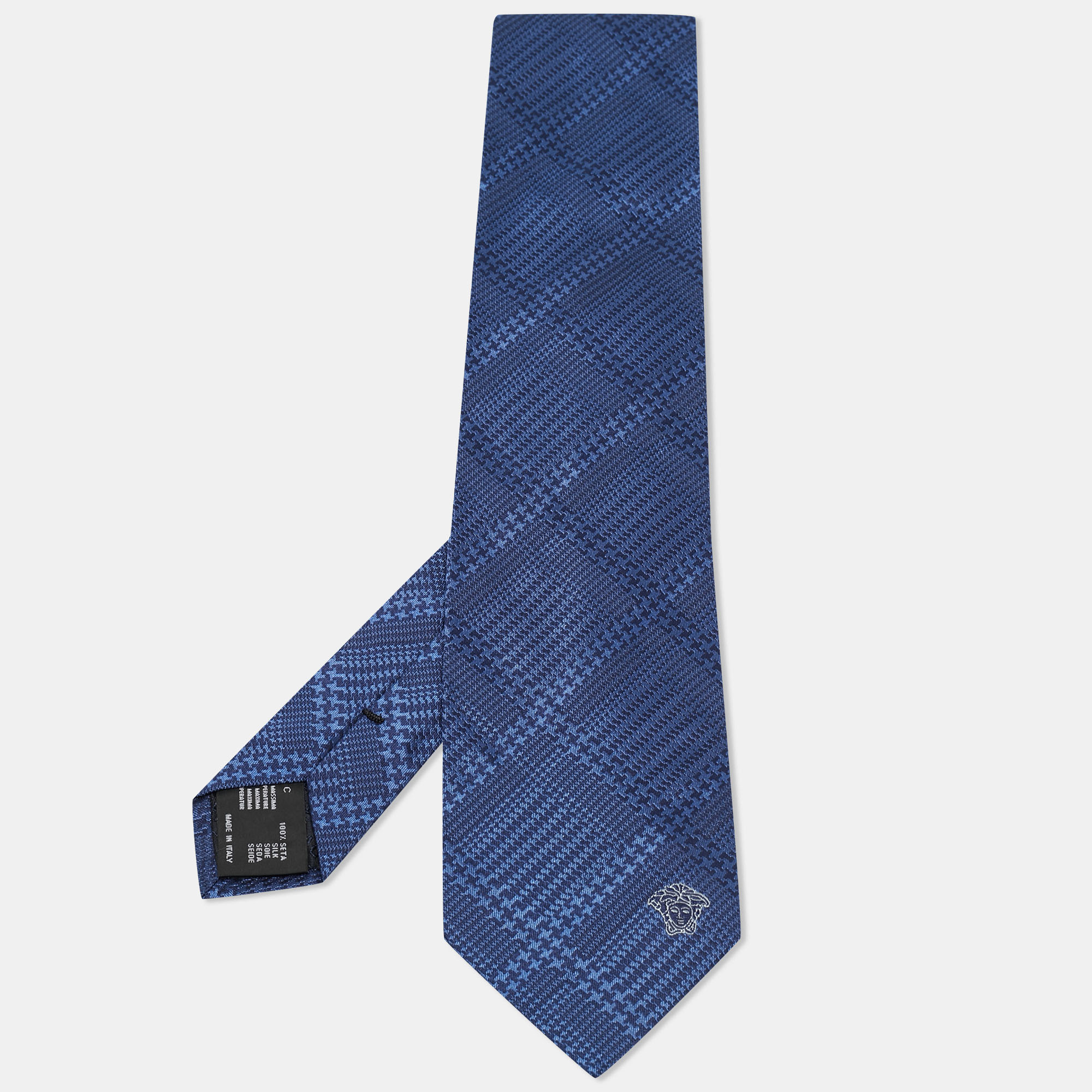 This designer tie is a perfect formal accessory that has a modern appeal. Made from luxurious materials it features intricate patterns and the brand label is neatly stitched at the back. It is sure to add style to your blazers.