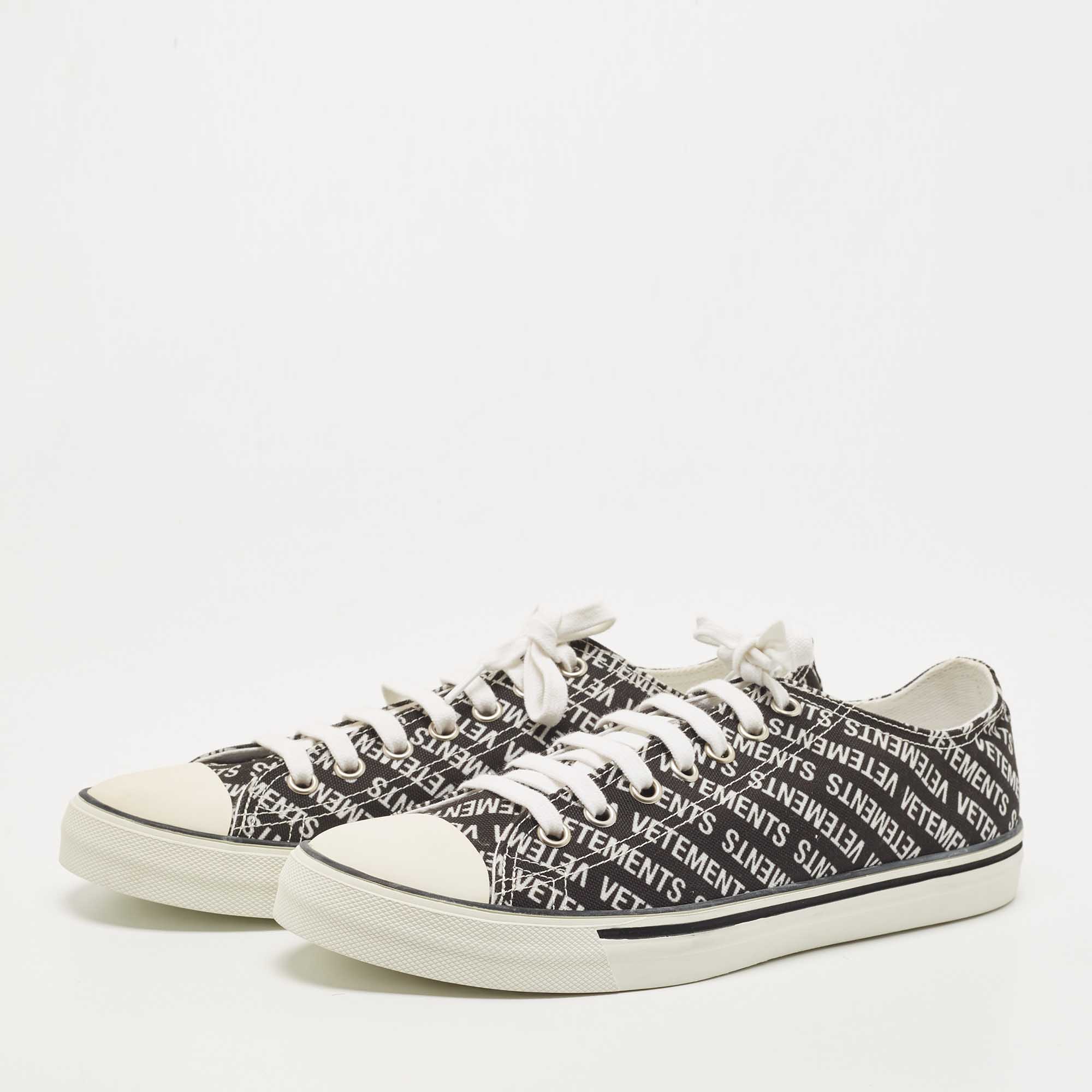 

Vetements Black/White Logo Print Canvas Low Top Sneakers Size