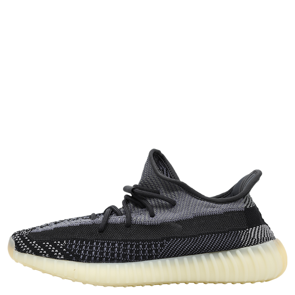 

Yeezy 350 V2 Carbon Size EU 44 2/3, Black