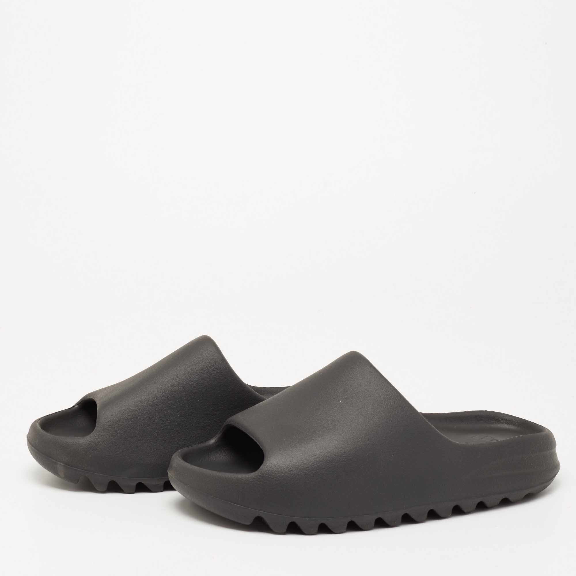 

Yeezy x Adidas Black Rubber 'Onyx' Slide Sandals Size
