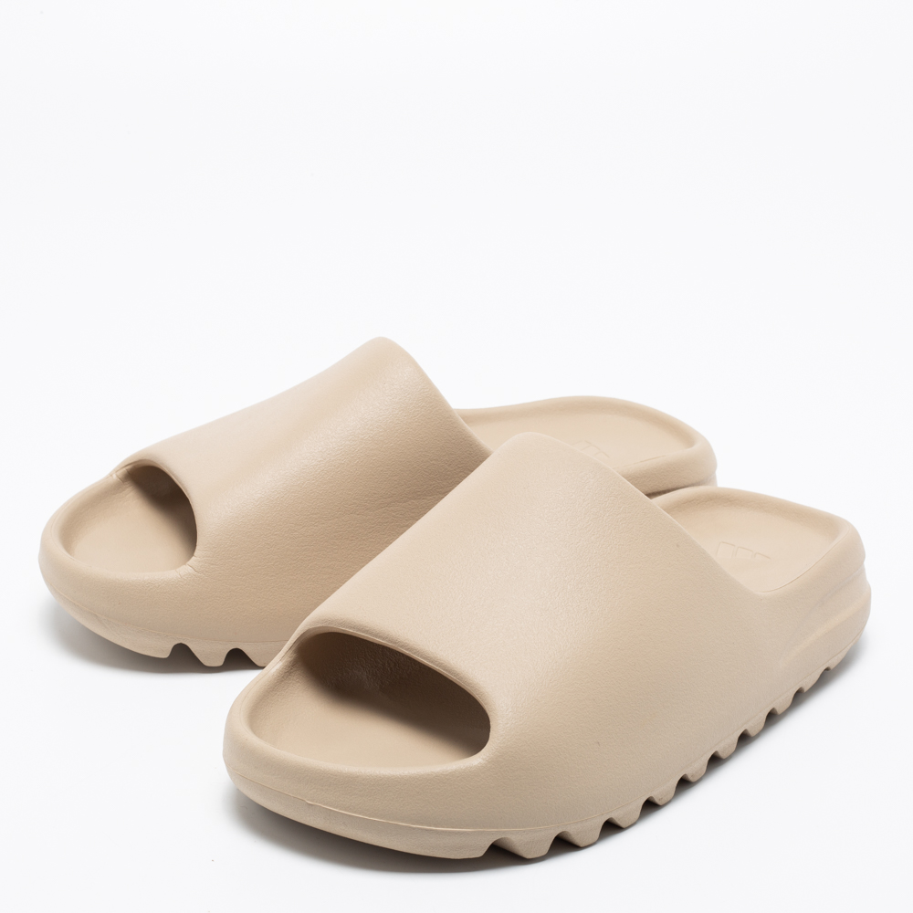 

Yeezy x adidas Beige Rubber Slide Pure Flat Sandals Size