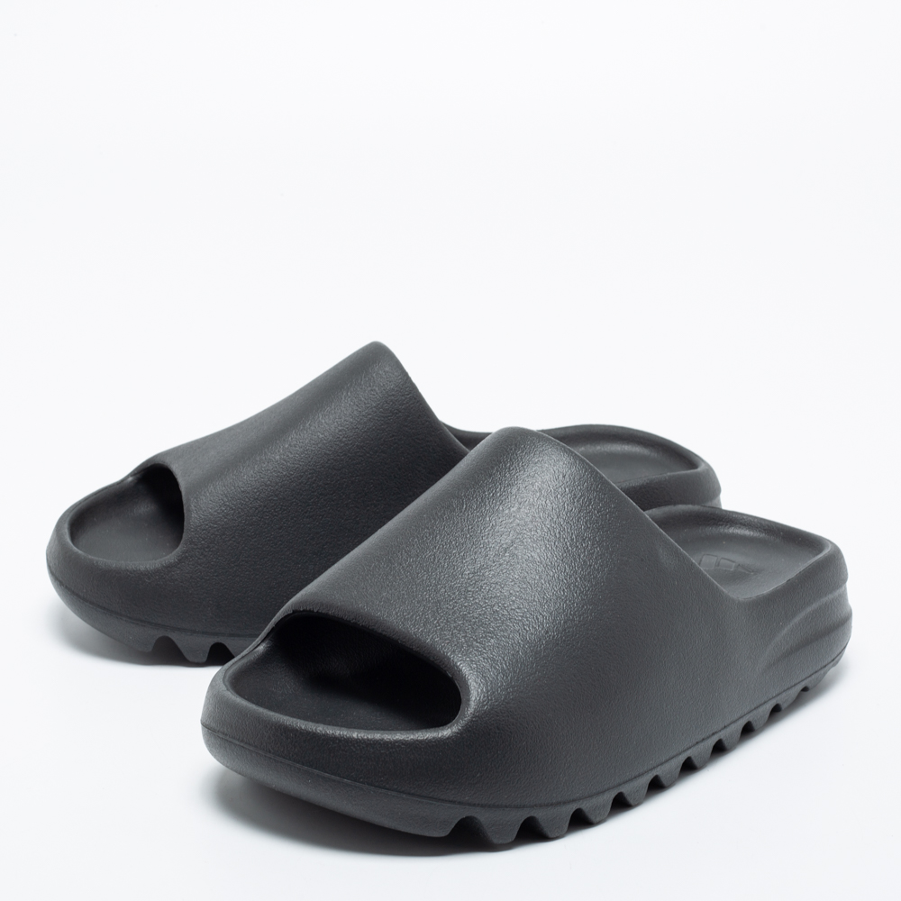 

Yeezy x Adidas Black Rubber Onyx Flat Slides Size  1/2