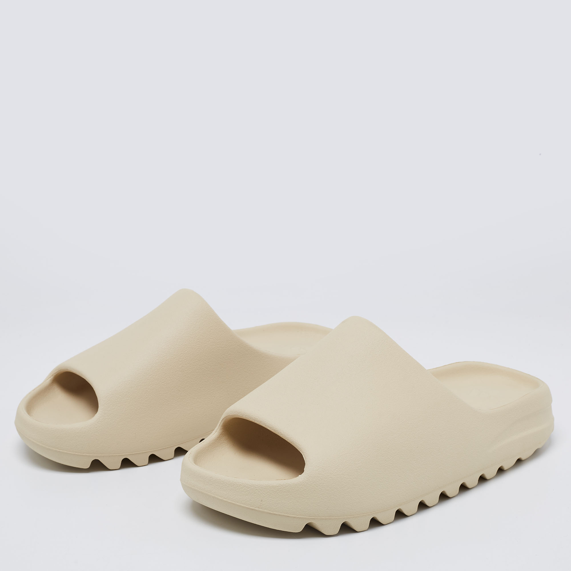 

Yeezy x Adidas Beige Rubber Pure Slides Size