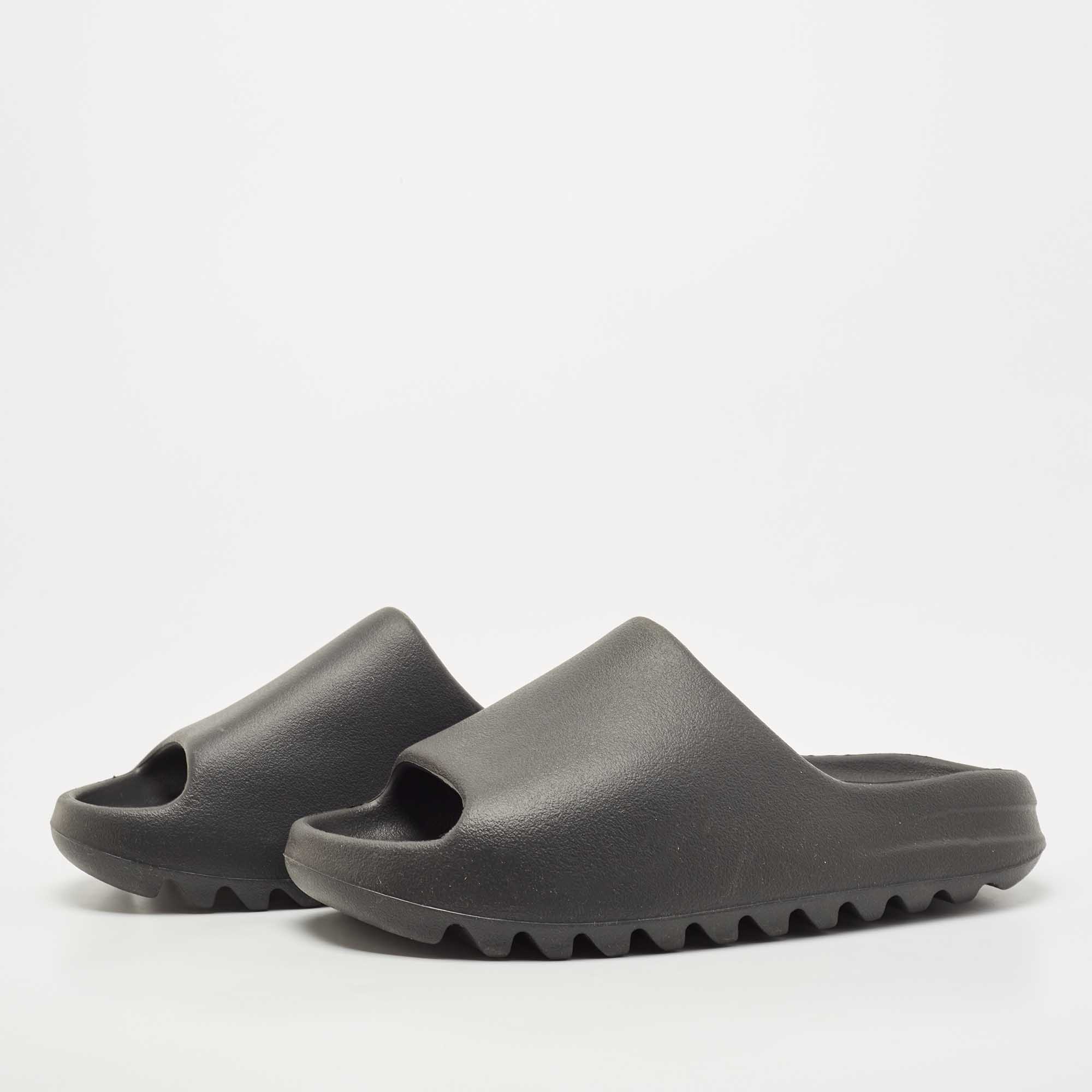 

Adidas Black Rubber Yeezy Slide Onyx Slide Flats Size