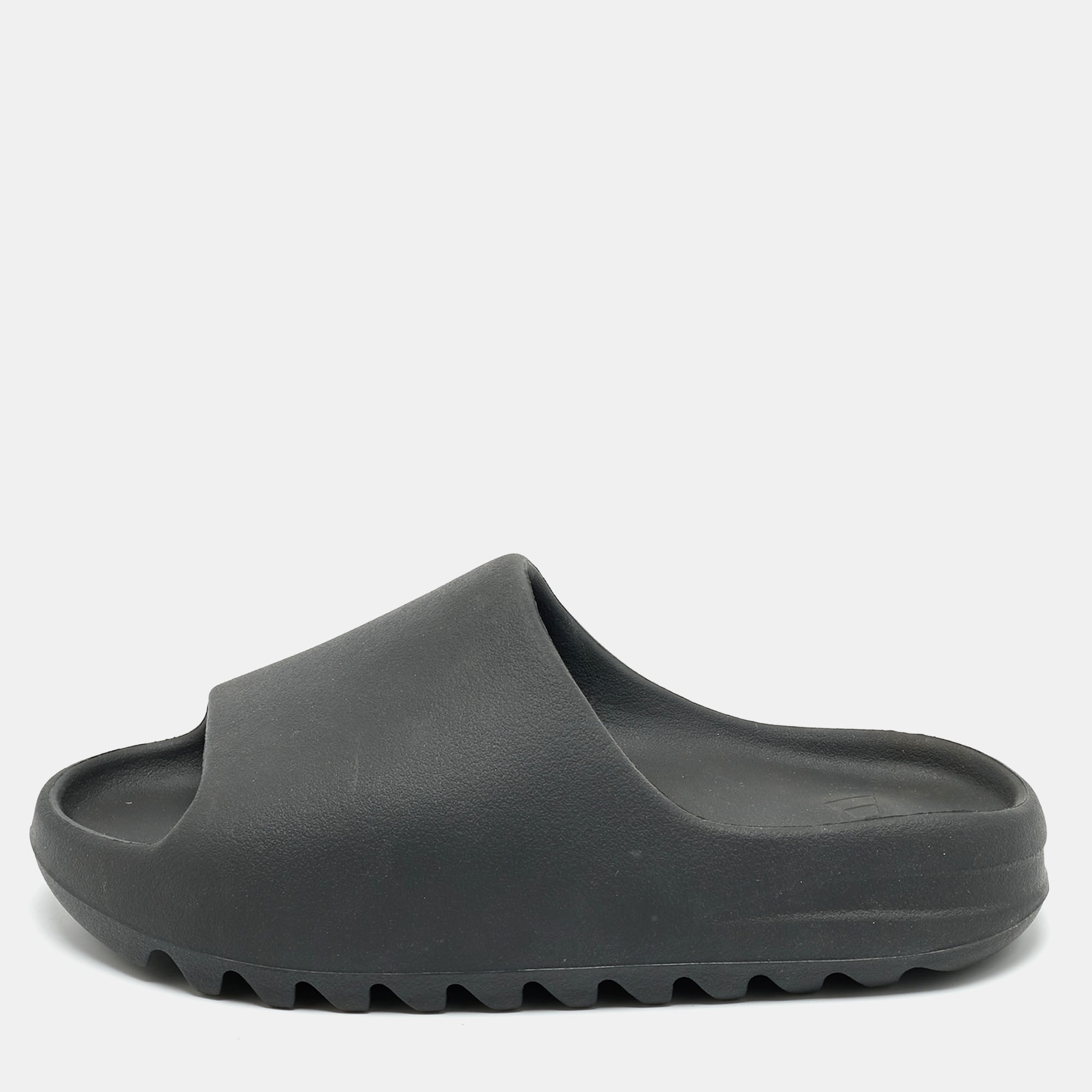 

Yeezy x Adidas Black Rubber Onyx Slides Size 43