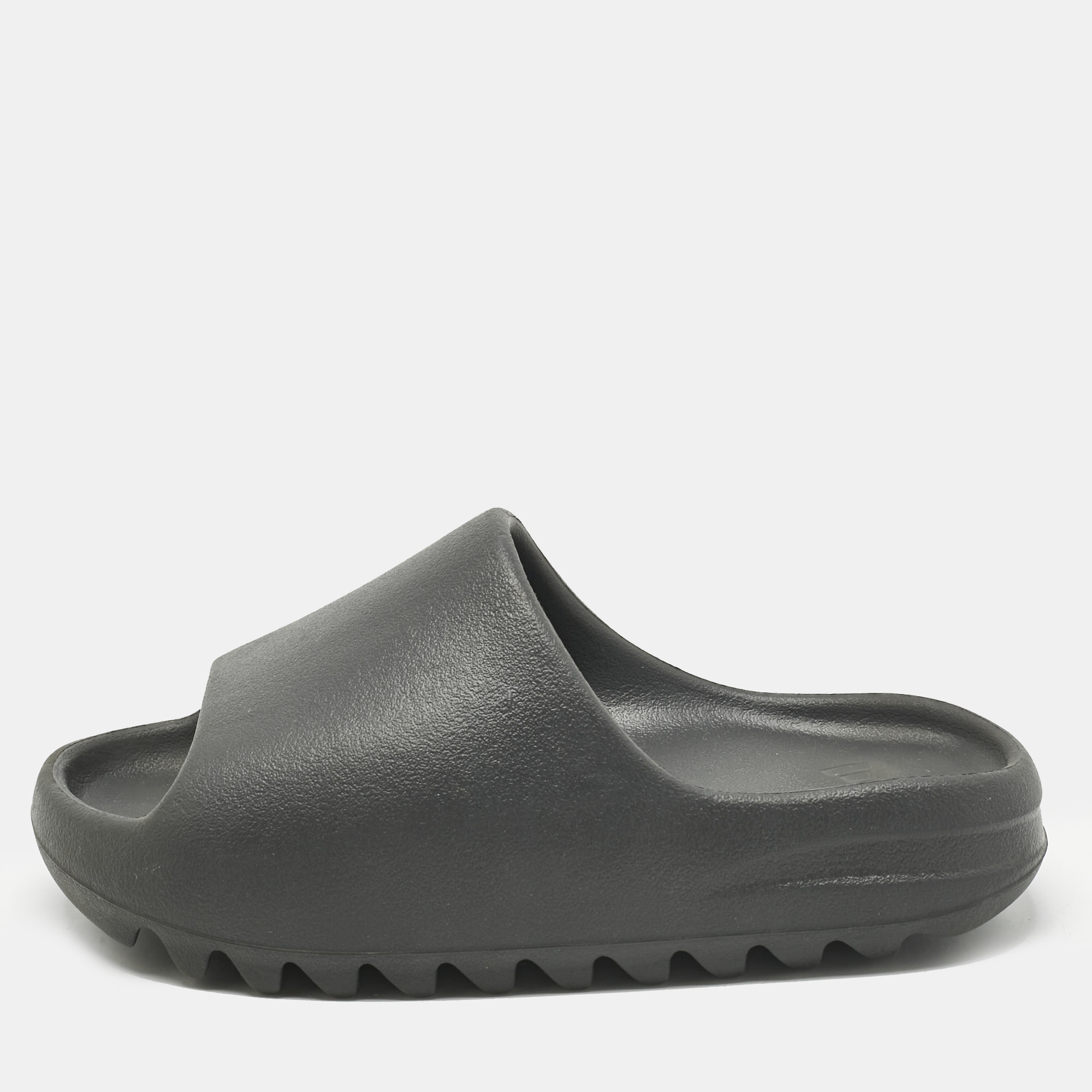 

Yeezy x Adidas Black Rubber Dark Onyx Slides Size 38