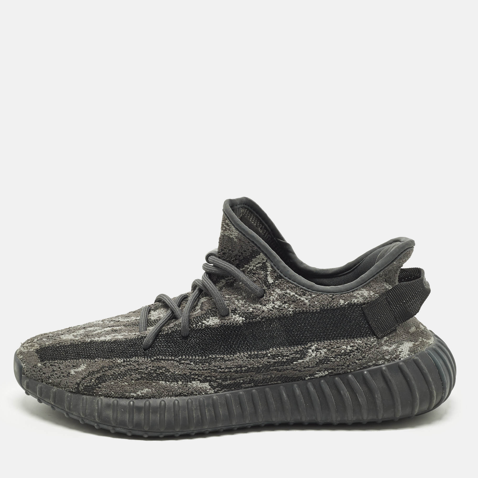 

Yeezy x Adidas 350 V2 Size  Grey Knit Fabric MX Dark Salt Low Top Sneakers