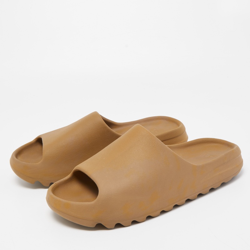 

Yeezy x Adidas Brown Rubber Ochre Slides Size