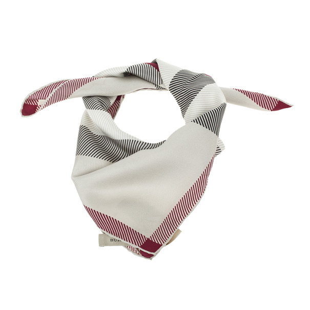 مملوكة مسبقًا Burberry Haymarket Check Silk Square Scarf