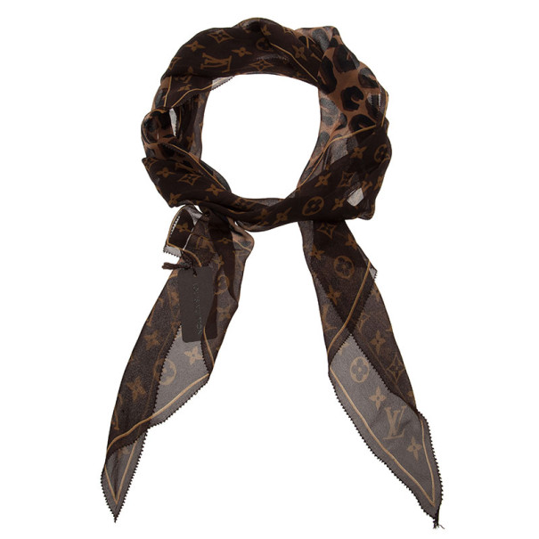 مملوكة مسبقًا Louis Vuitton Leopard and Monogram Silk Scarf