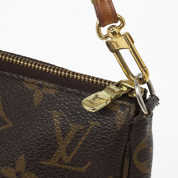 Pochette accessoire cloth handbag Louis Vuitton White in Cloth - 36105213