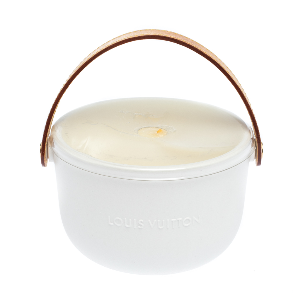 

Louis Vuitton Feuilles D'or Medium Perfumed Candle (Available for UAE Customers Only, White