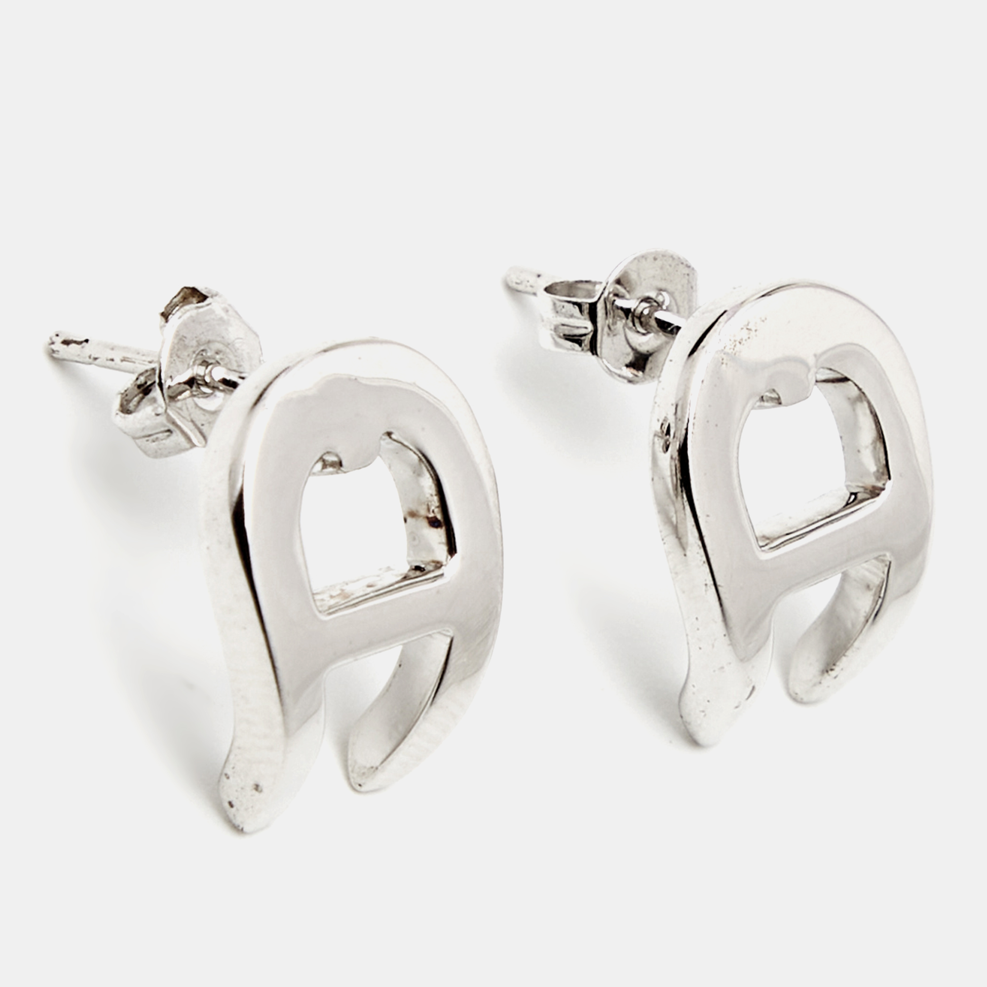 

Aigner Crystal SIlver Tone Necklace Set