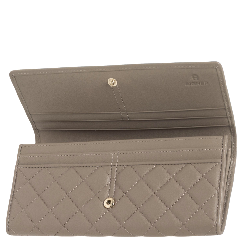 

Aigner Beige Quilted Leather Flap Continental Wallet