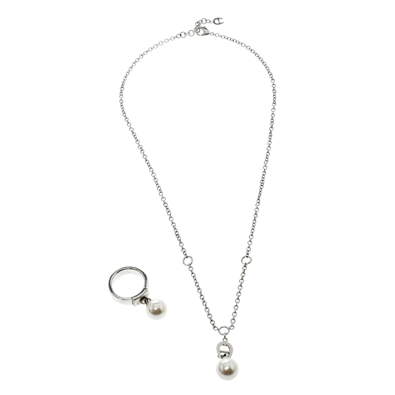 مملوكة مسبقًا Aigner Faux Pearl Silver Tone Ring  & Chain Necklace Set