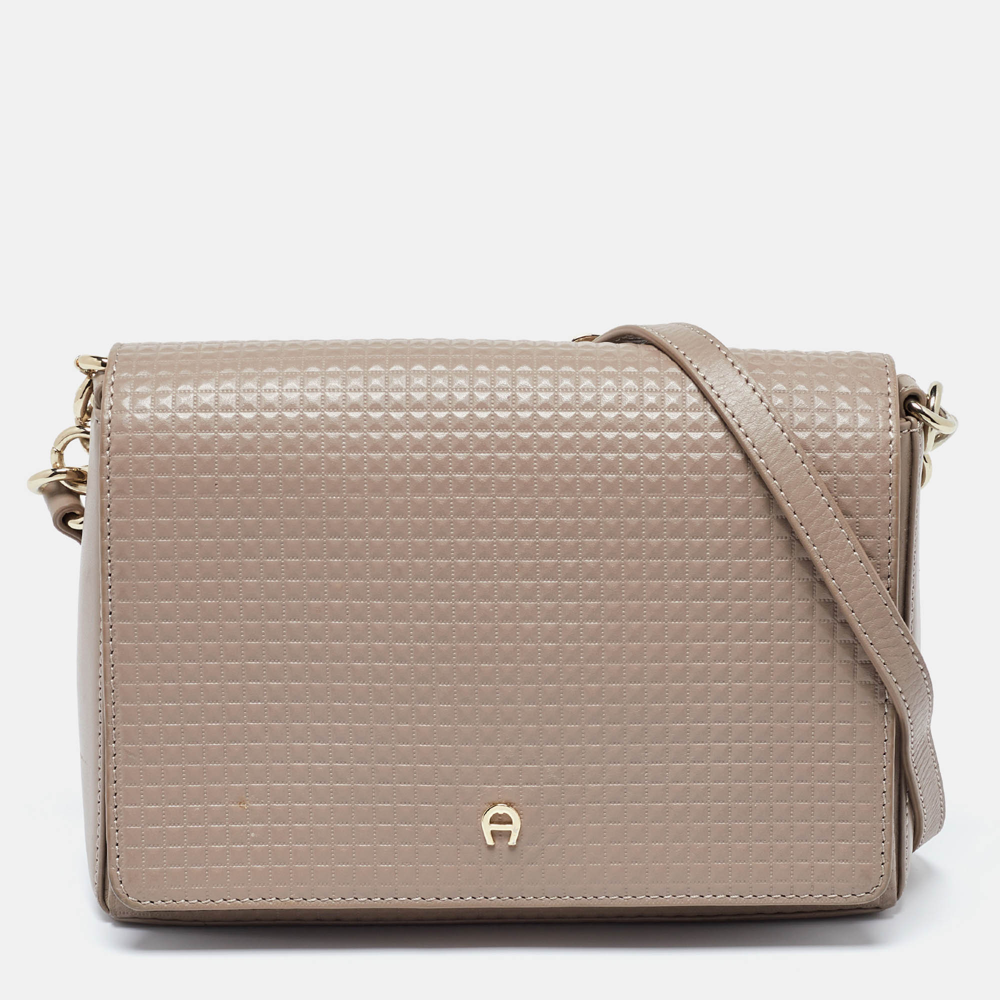 

Aigner Beige Embossed Leather Flap Chain Crossbody Bag