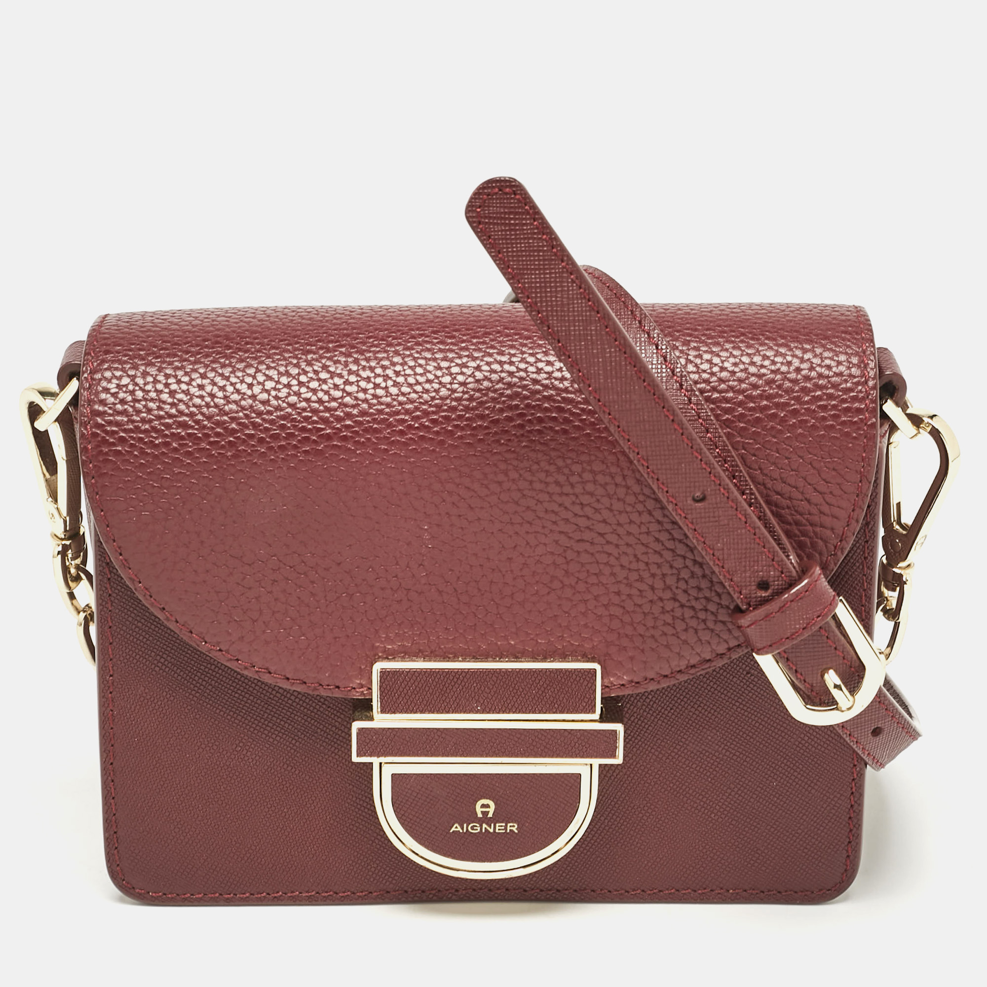 

Aigner Burgundy Leather Flap Crossbody Bag