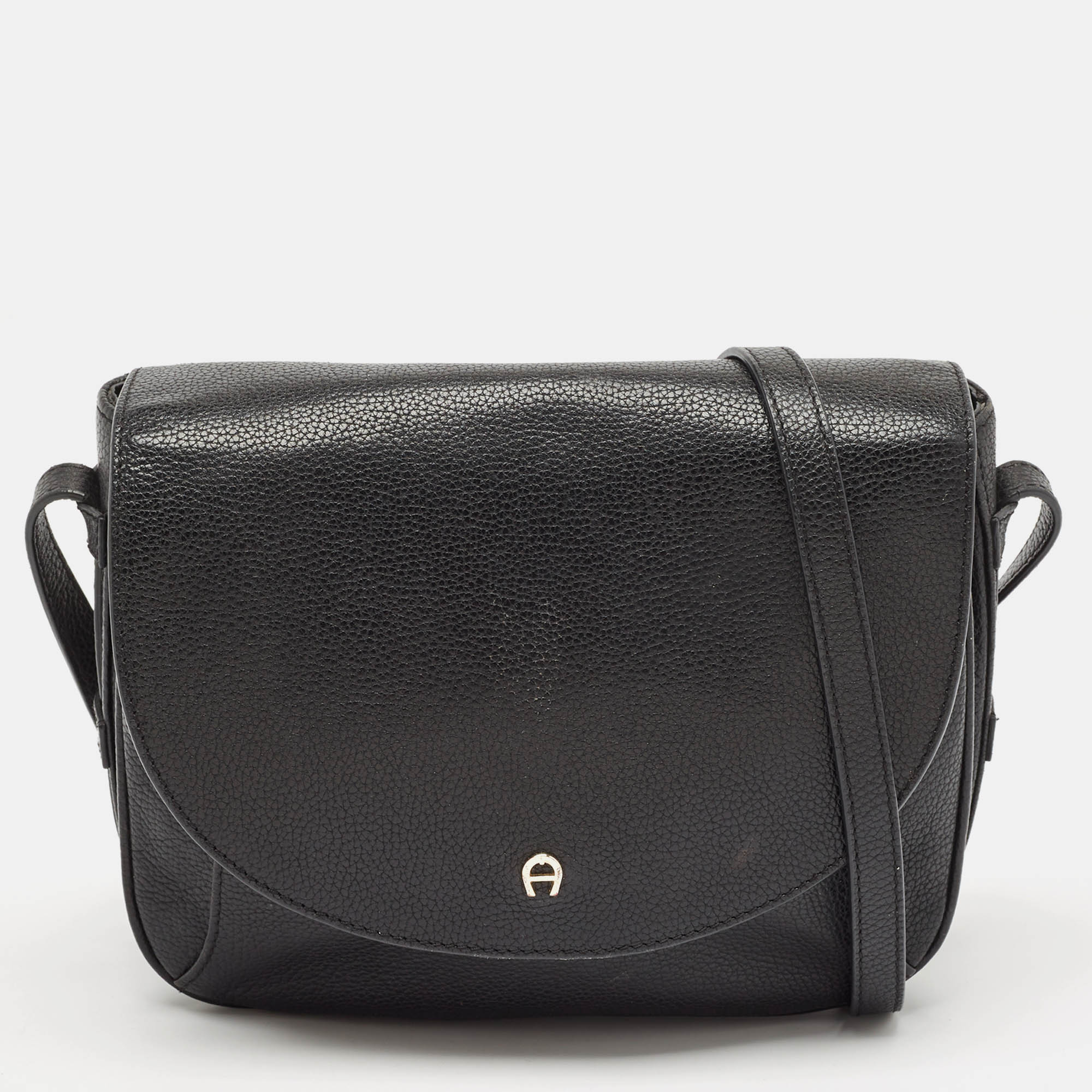 

Aigner Black Leather Flap Shoulder Bag