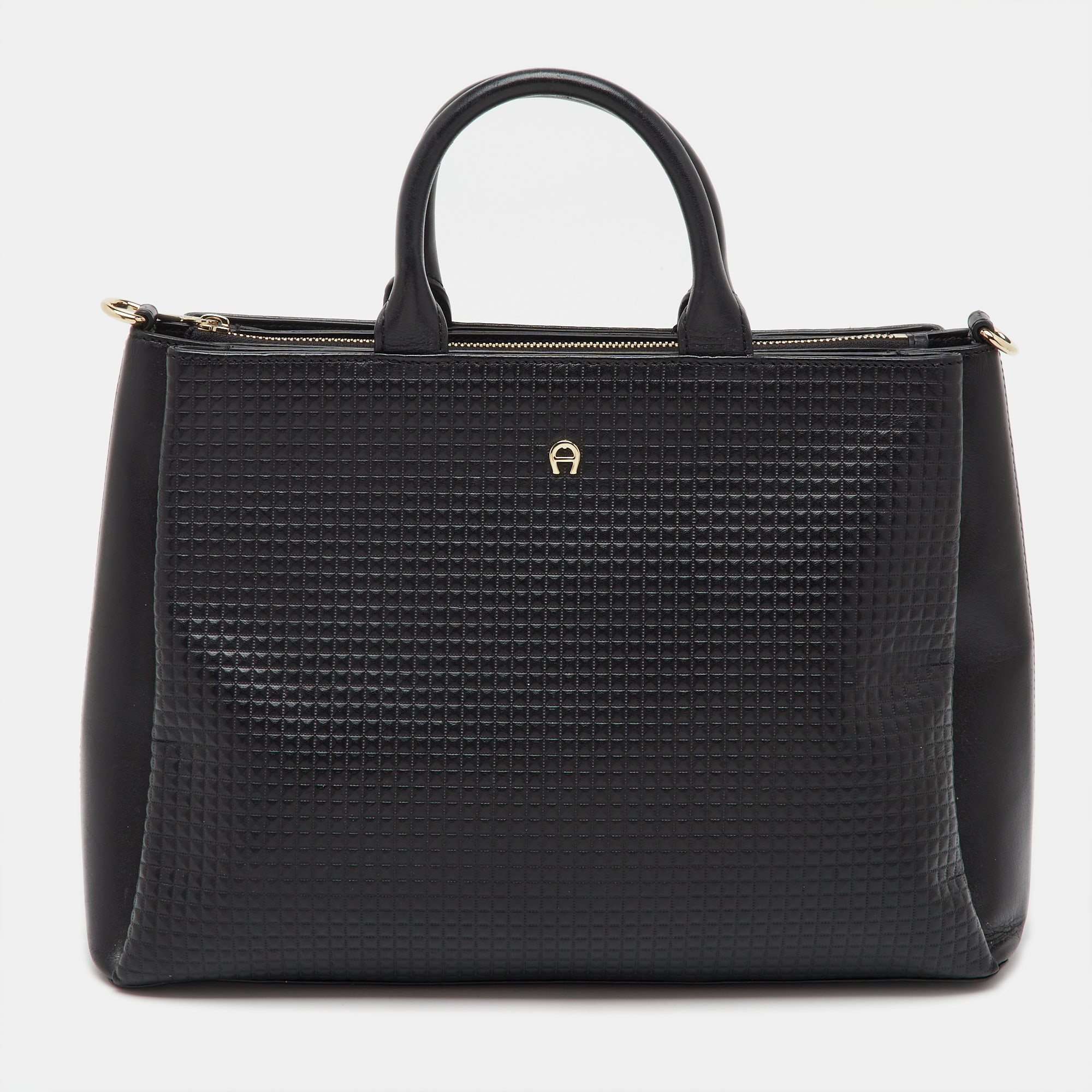 

Aigner Black Leather Middle Zip Tote