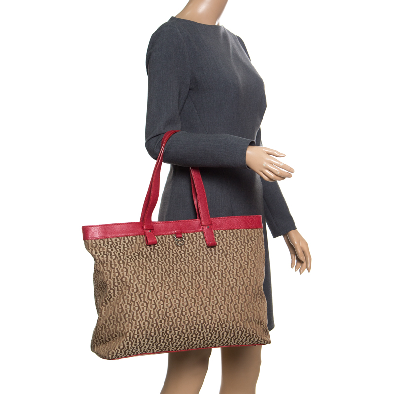 

Aigner Beige/Red Signature Canvas Shopping Tote