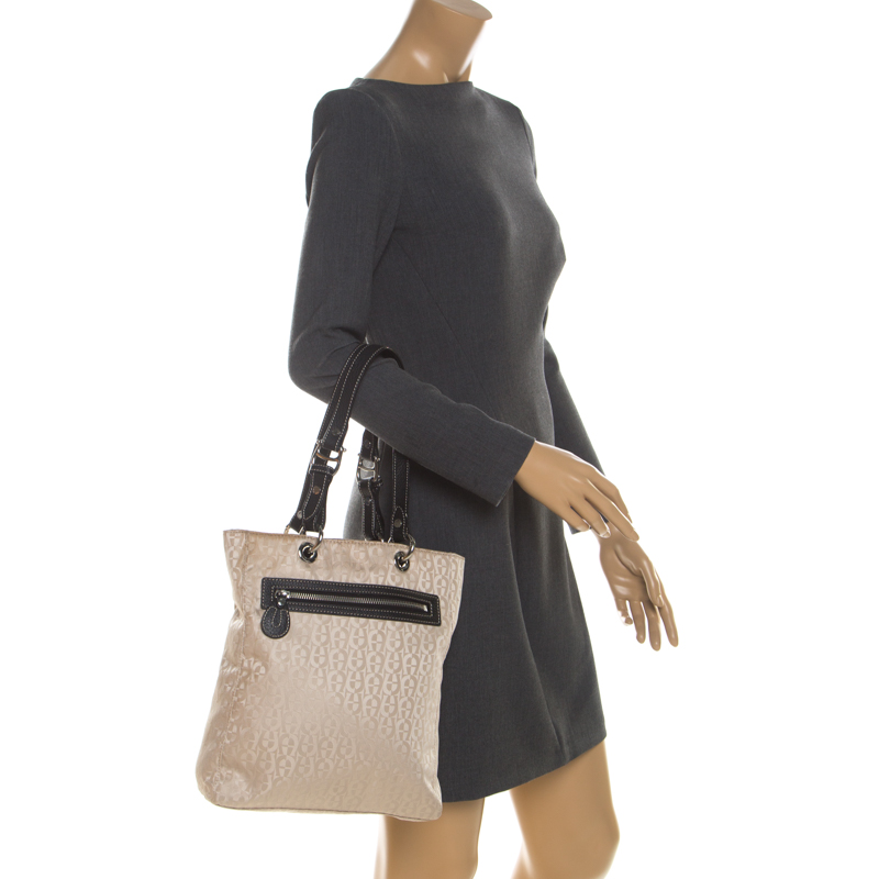 

Aigner Beige/Black Signature Fabric Tote