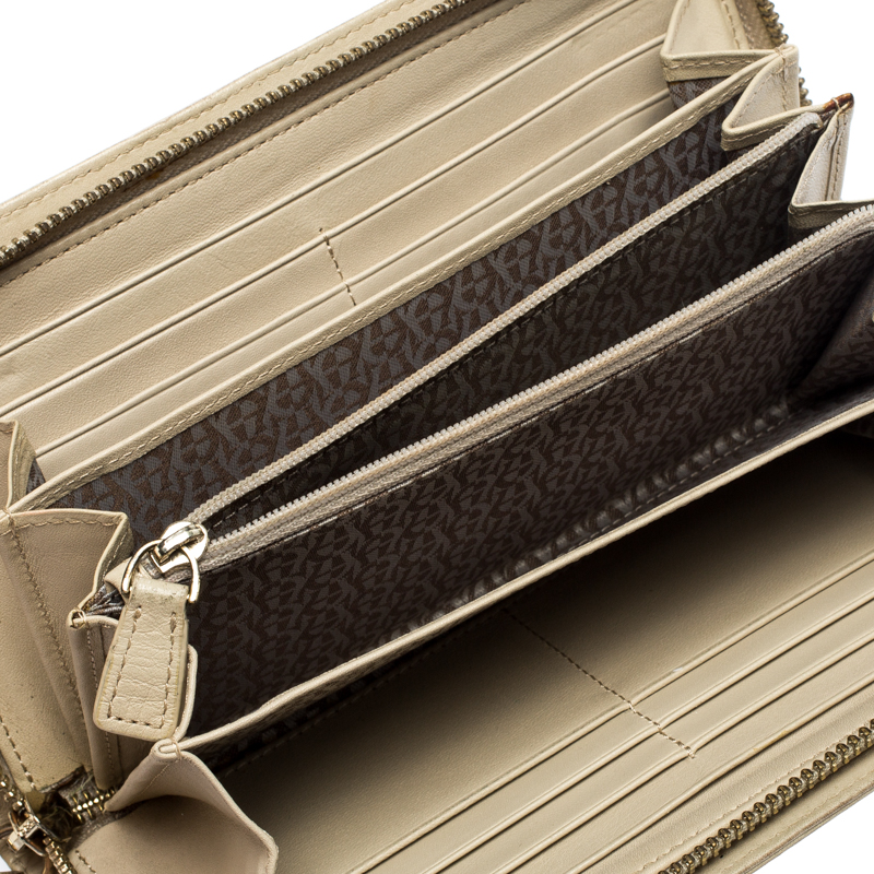 

Aigner Cream Leather Zip Around Wallet