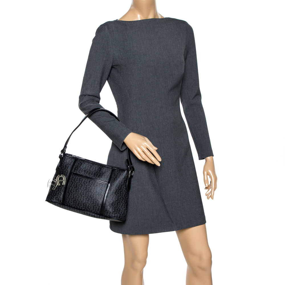 

Aigner Black Signature Coated Canvas and Leather Zip Shoulder Bag