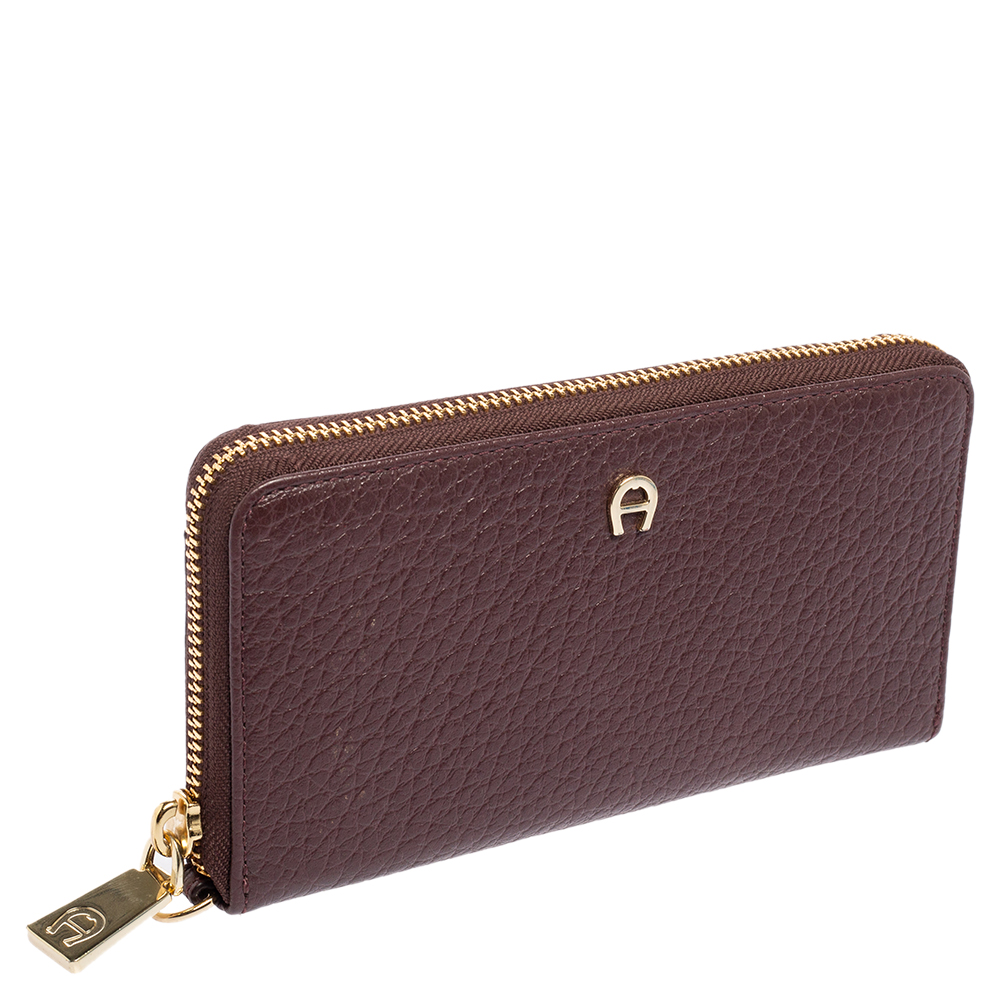 

Aigner Burgundy Leather Zip Around Wallet