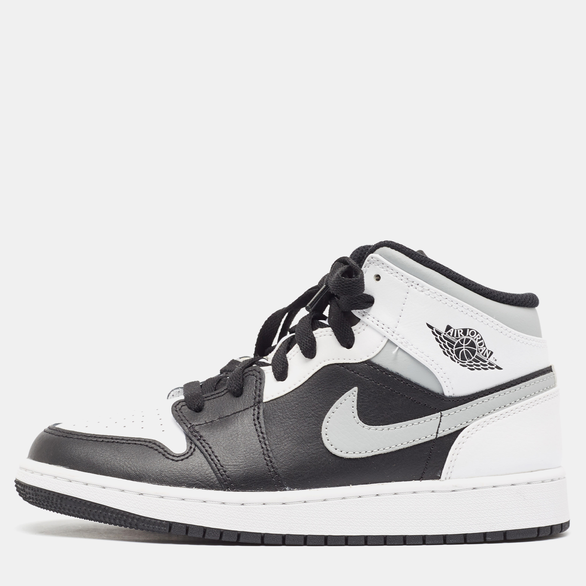 

Air Jordans White/Black Leather Air Jordan 1 Shadow Sneakers Size