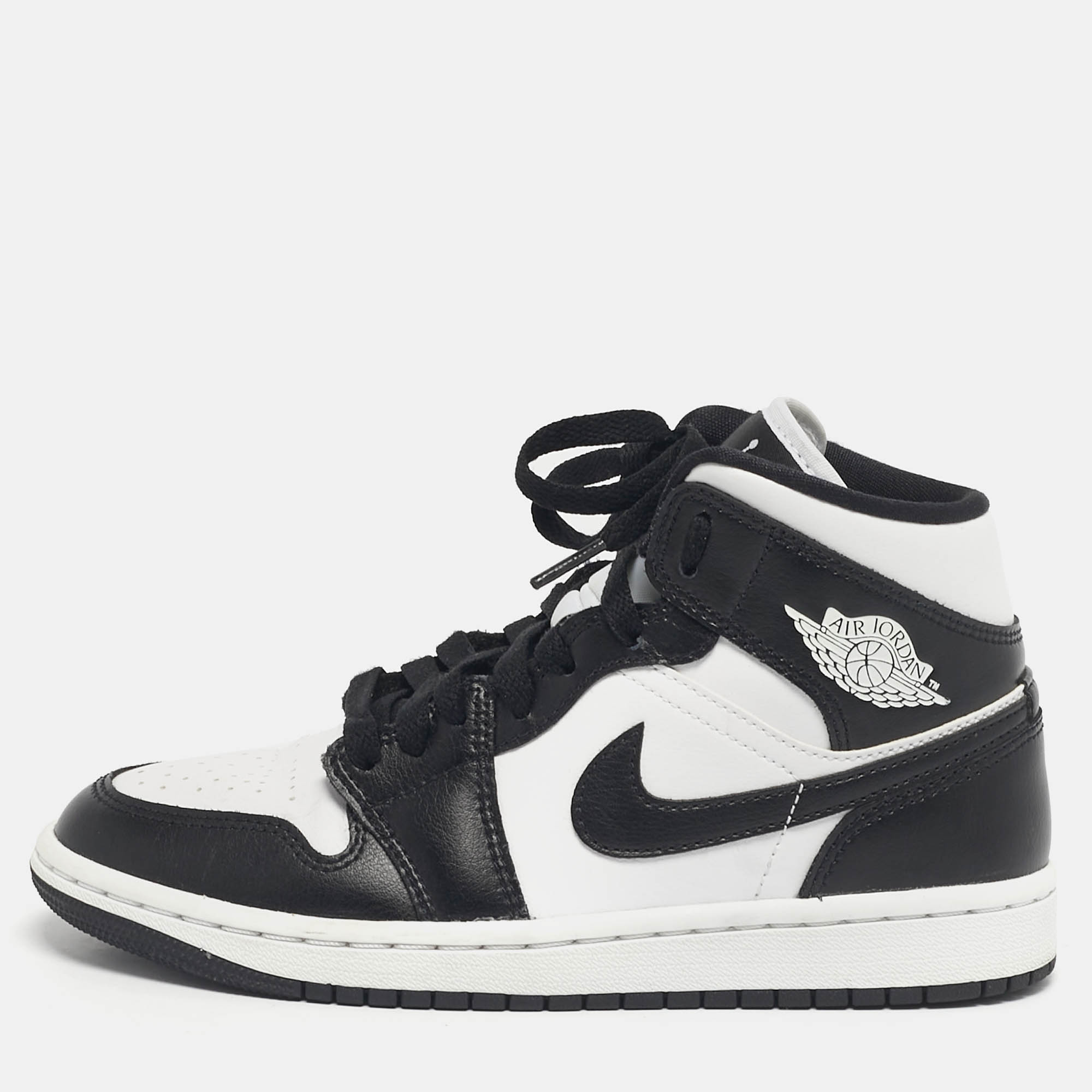 

Air Jordans Black/White Leather Air Jordan 1 High Top Sneakers Size