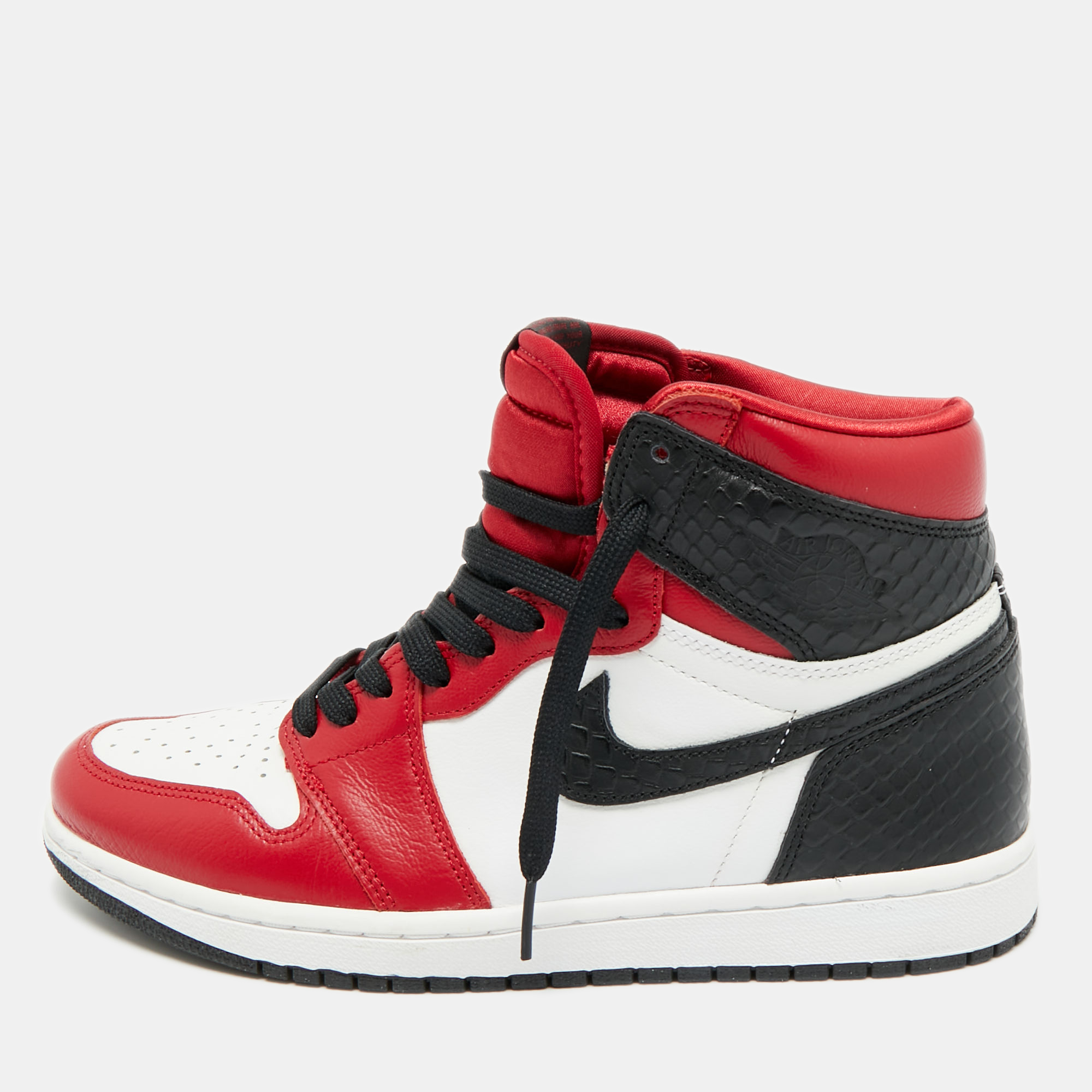 

Air Jordans Multicolor Leather Jordan 1 Retro High Chicago Sneakers Size 40.5