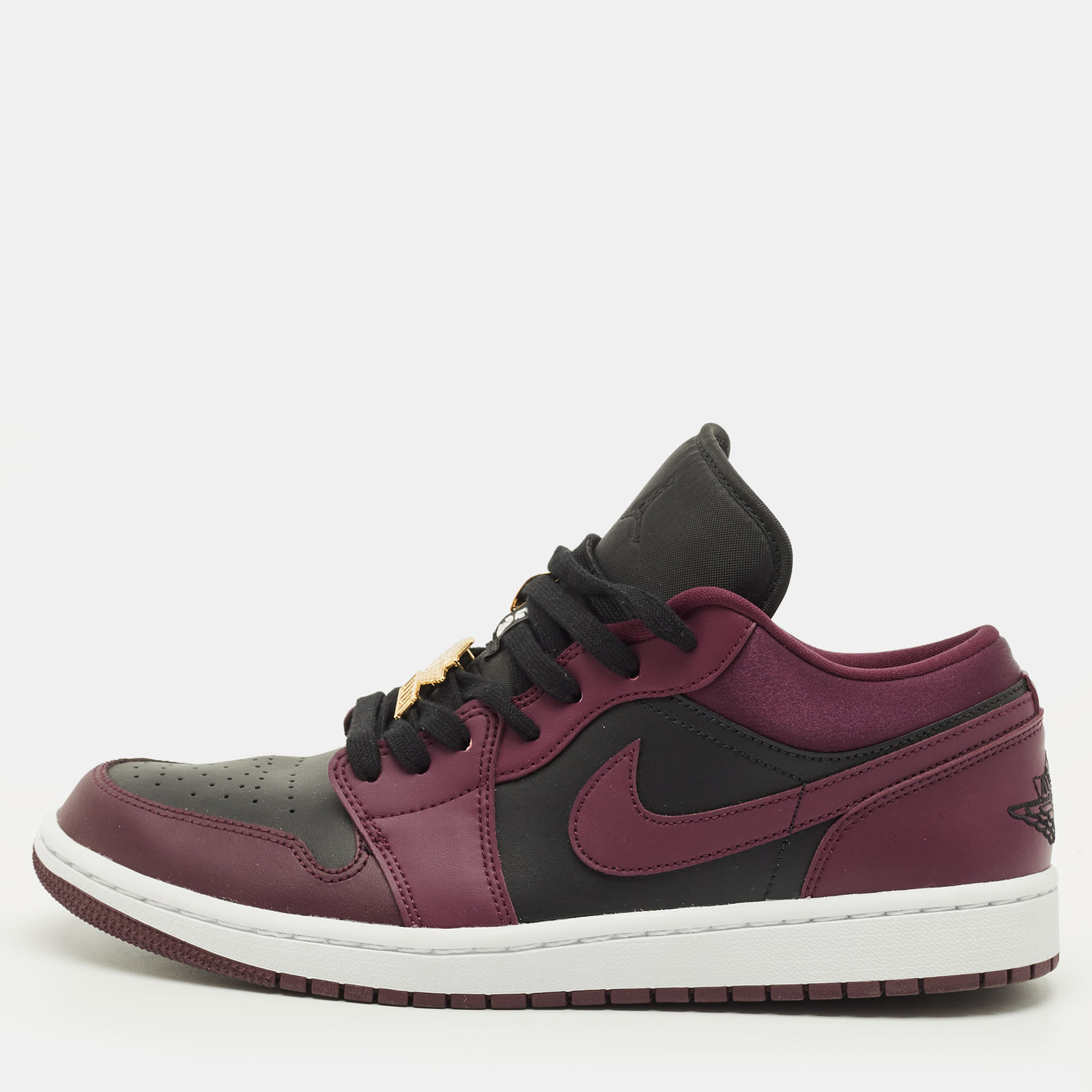 

Air Jordans Jordan 1 Dark Beetroot Size 44.5 Burgundy/Black Leather and Satin Low Top Sneakers