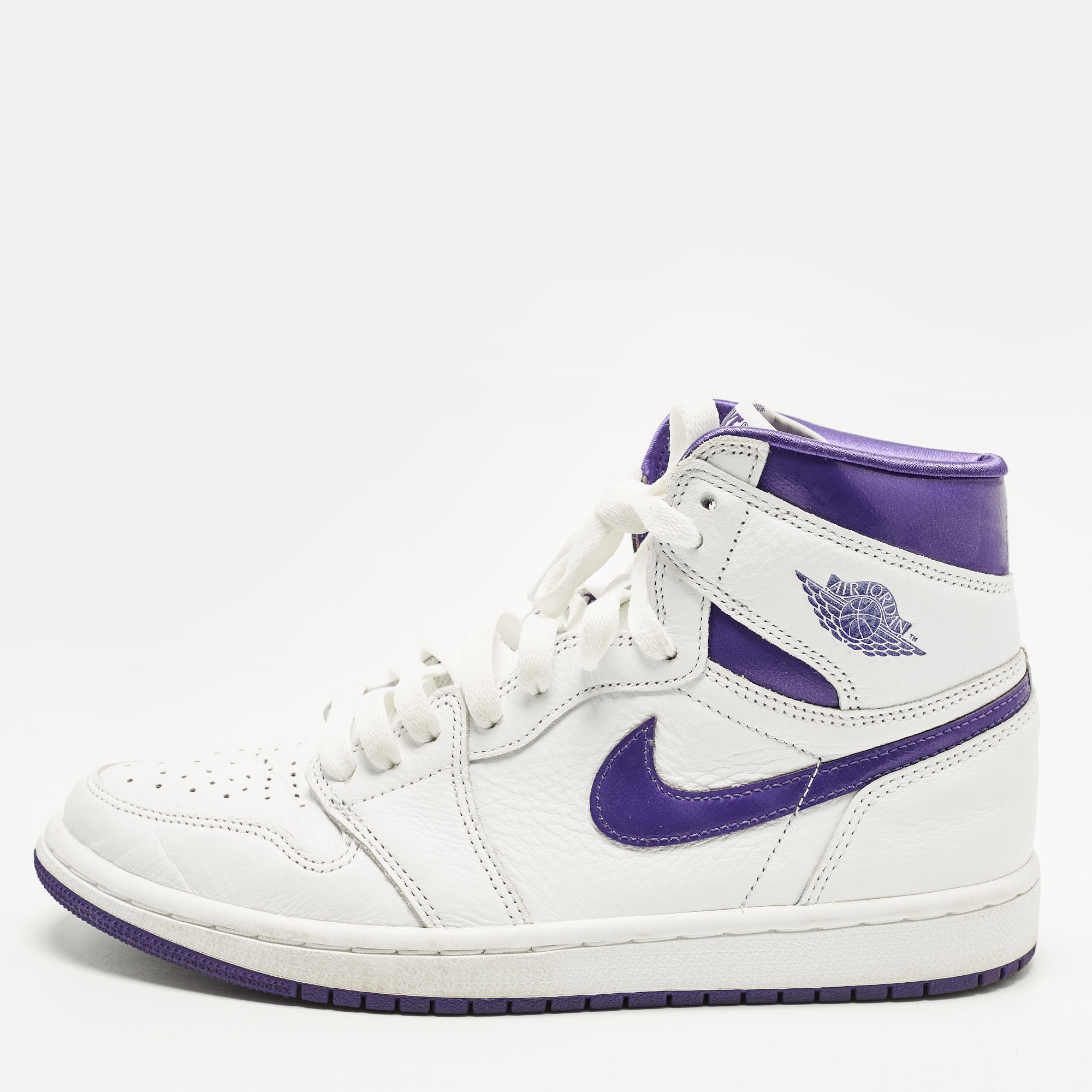 

Air Jordans Jordan 1 Retro Court Purple Size 38.5 White/Purple Leather High Top Sneakers