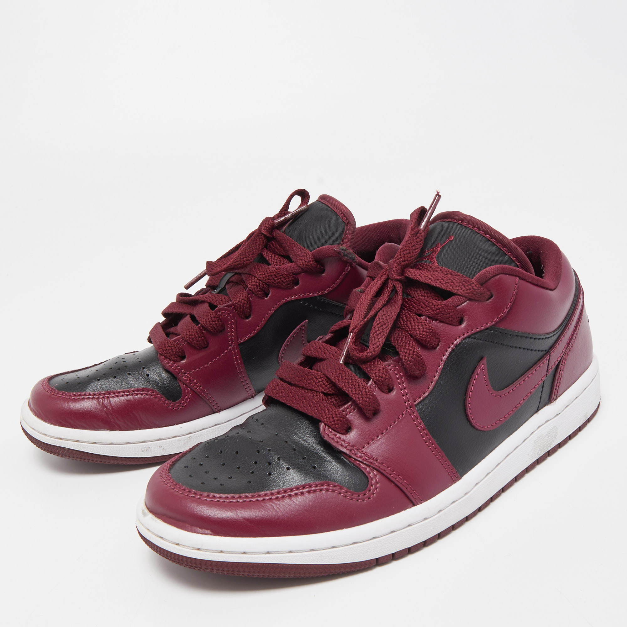 

Air Jordans Black/Burgundy Leather Air Jordan 1 Sneakers Size