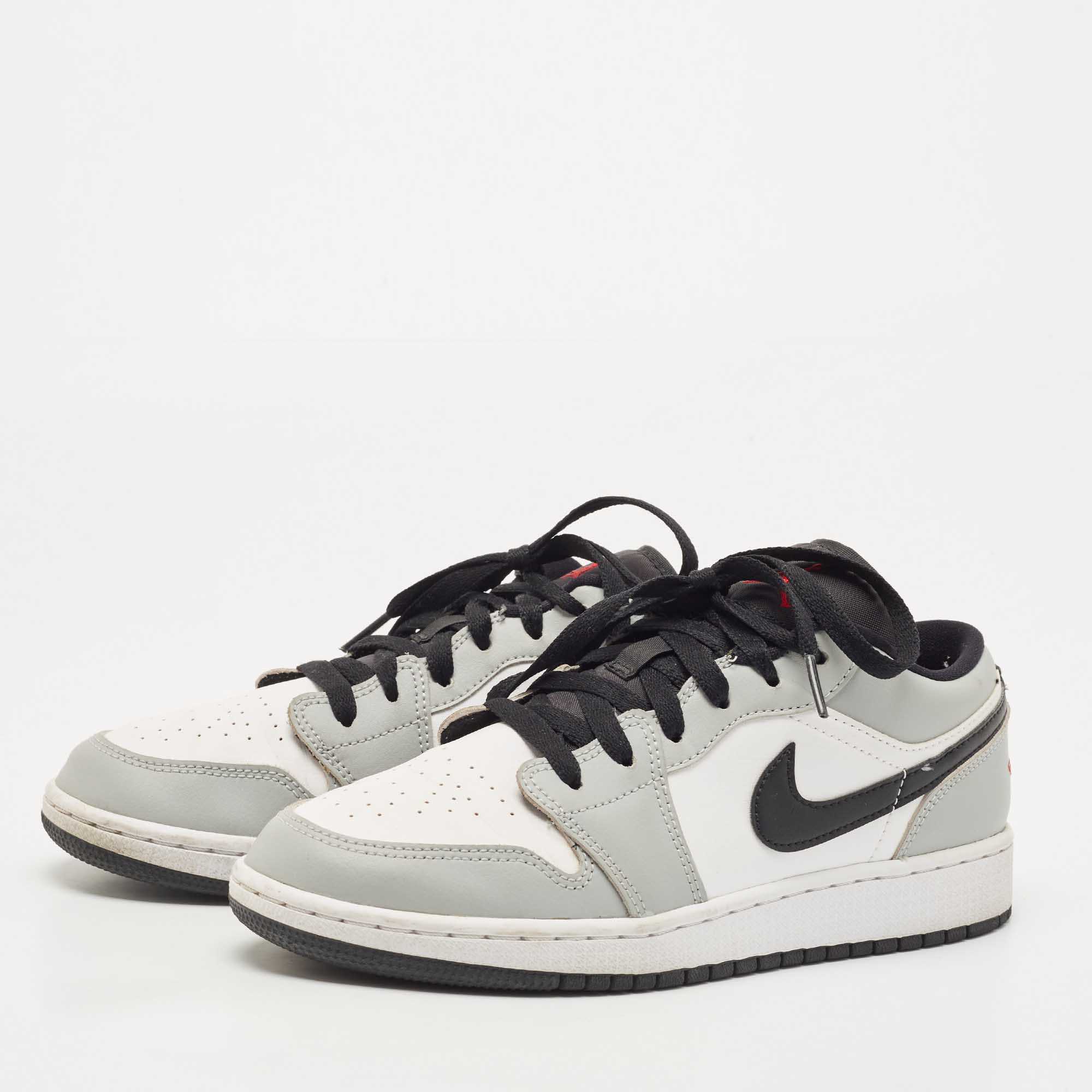 

Air Jordan Grey/White Leather 1 Low Light Smoke Grey Sneakers Size