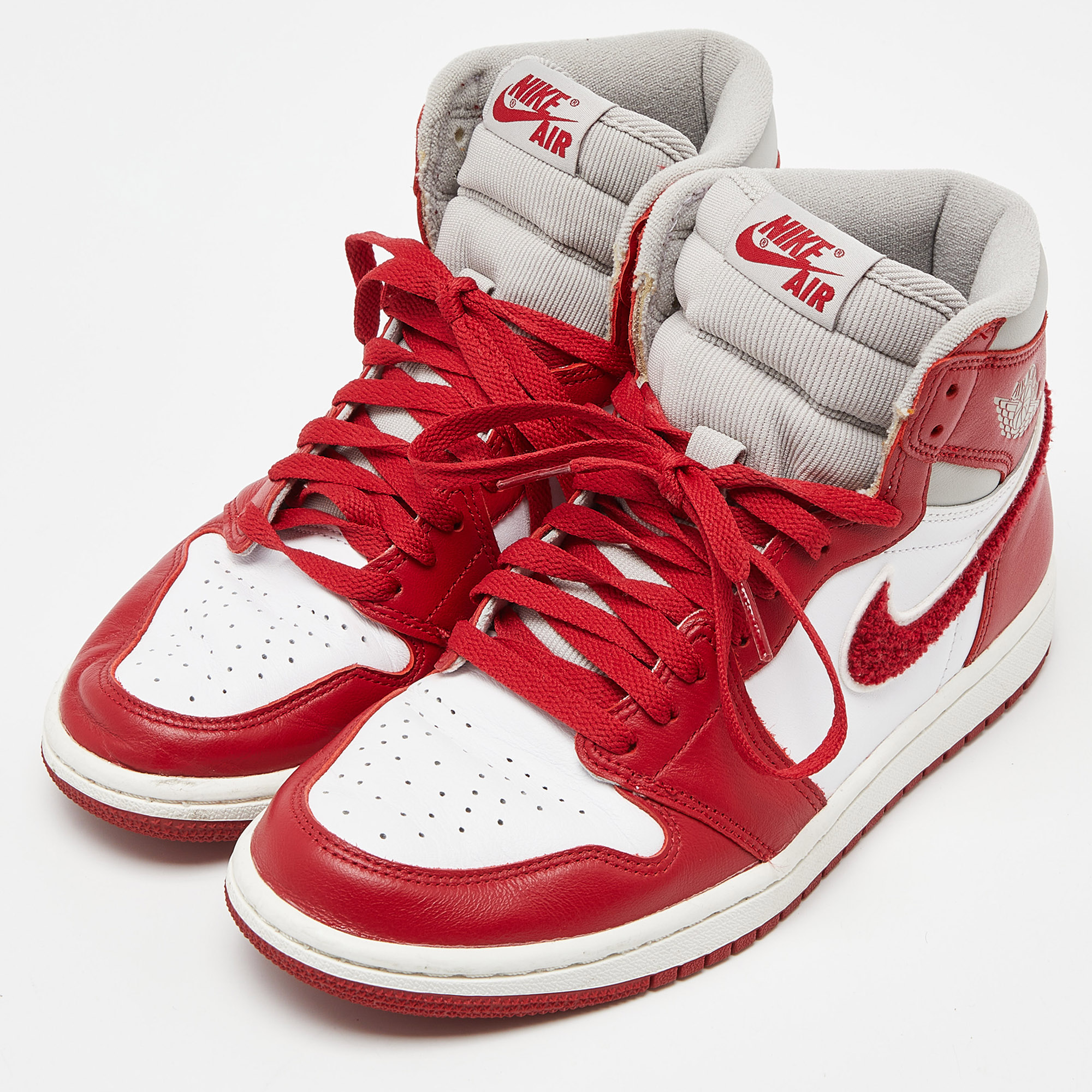 

Nike Air Jordan Red/White Leather Jordan 1 1 High OG "Newstalgia" Sneakers Size