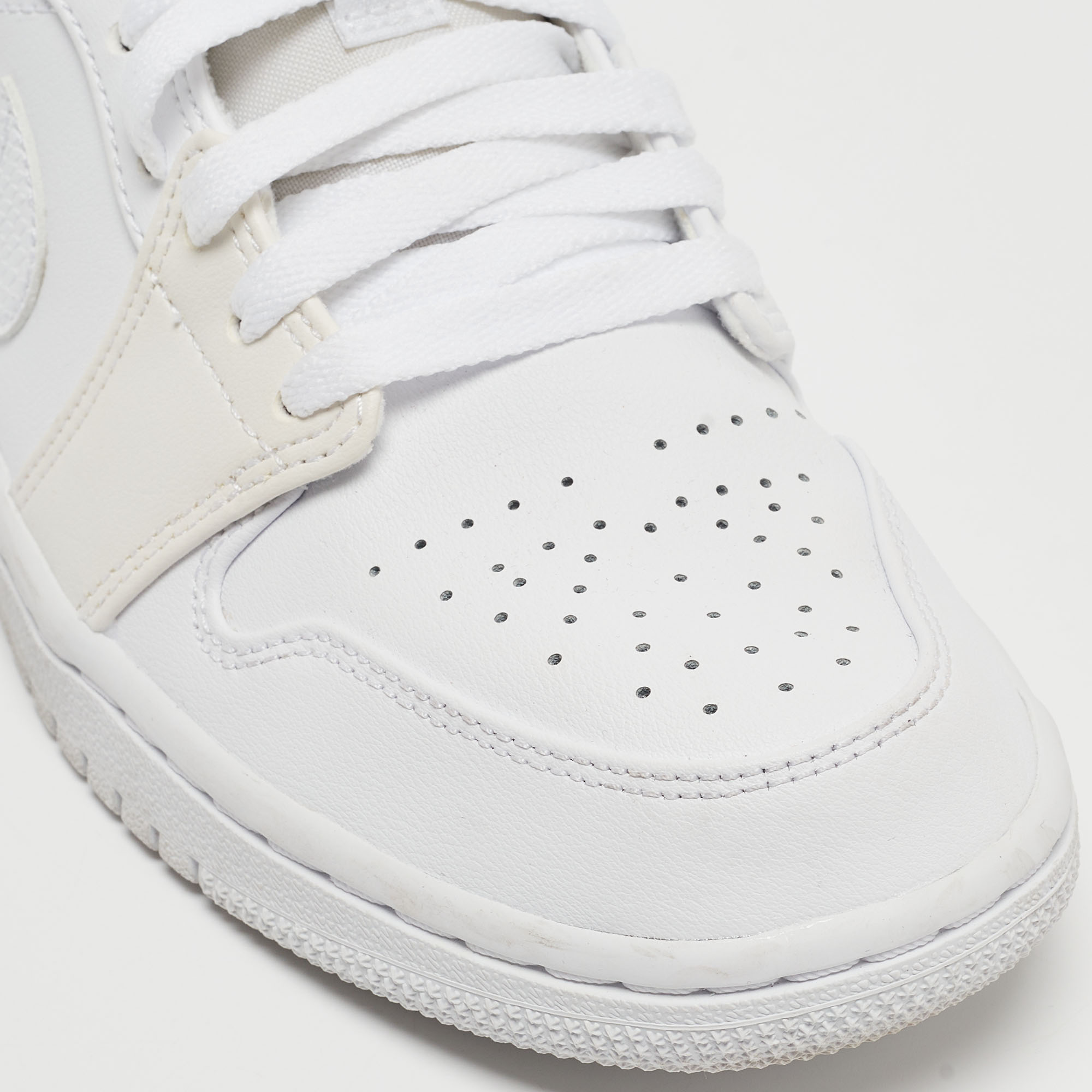 Pre Owned Air Jordans White Leather Jordan 1 Low Sneakers Size 40