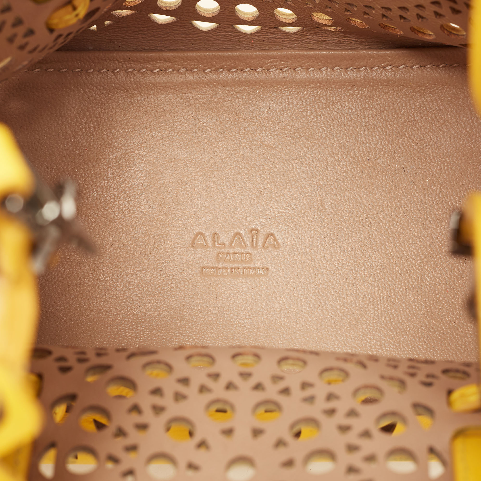 Alaïa Lasercut Leather Tote - Neutrals Totes, Handbags - AL285550