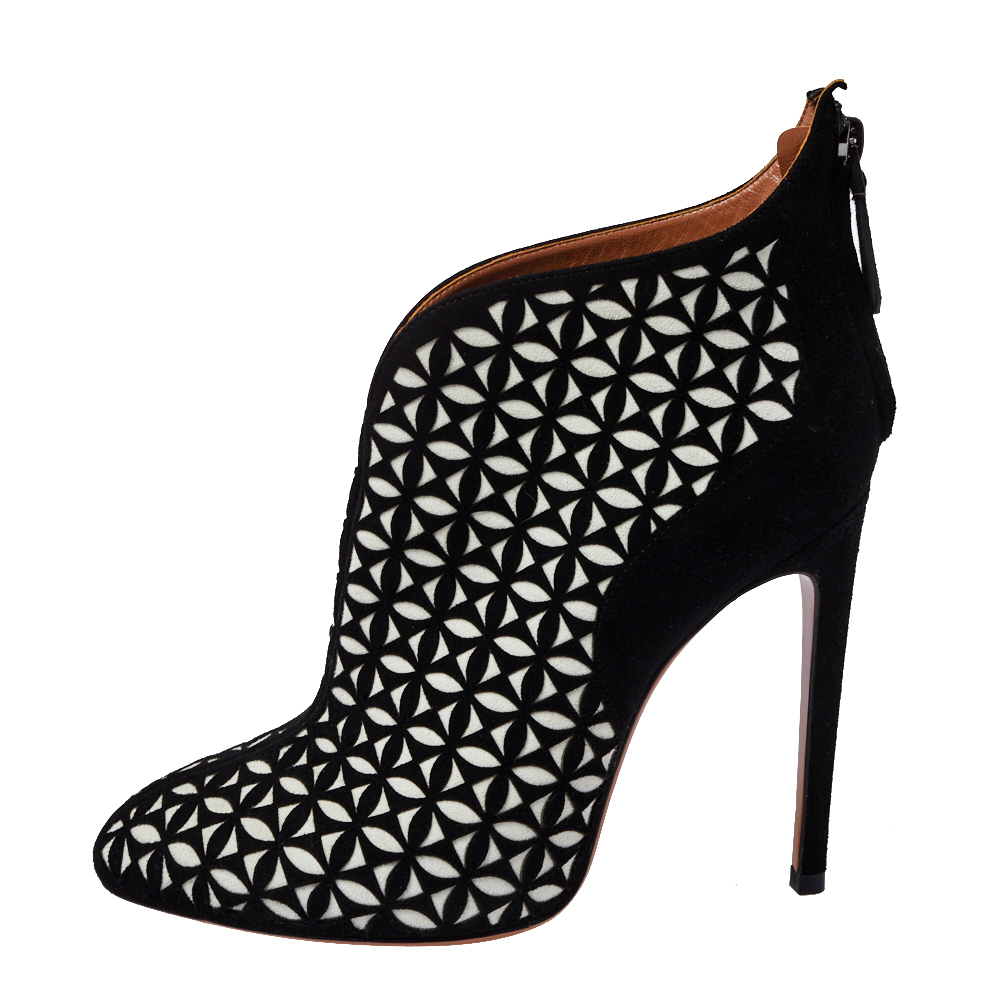 

Alaia Black/White Floral Cut Out Suede Booties Size