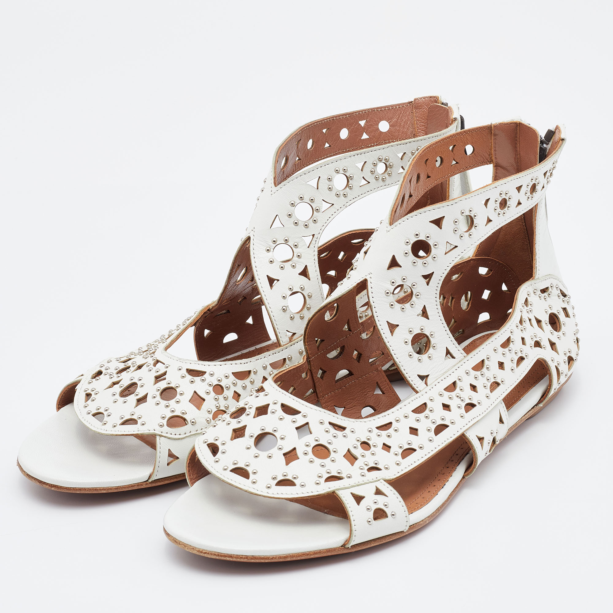 

Alaia White Leather Embellished Flat Sandals Size