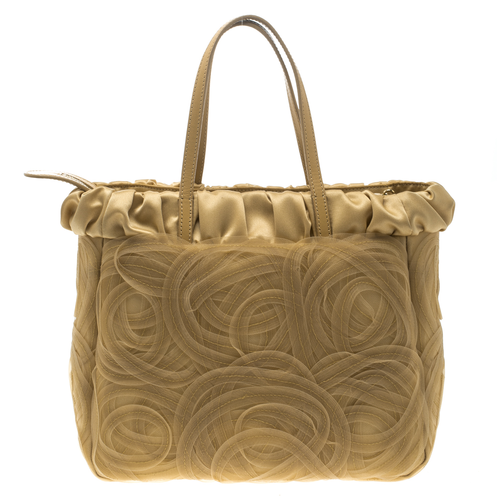 This stylish bag from Alberta Ferretti is simply stunning. It features a intricate beige net and sation design. This bag will turn heads towards you as you carry it. This large size tote is just perfect for holding your cards cash phone lipstick and other essentials. A must for the wardrobe.