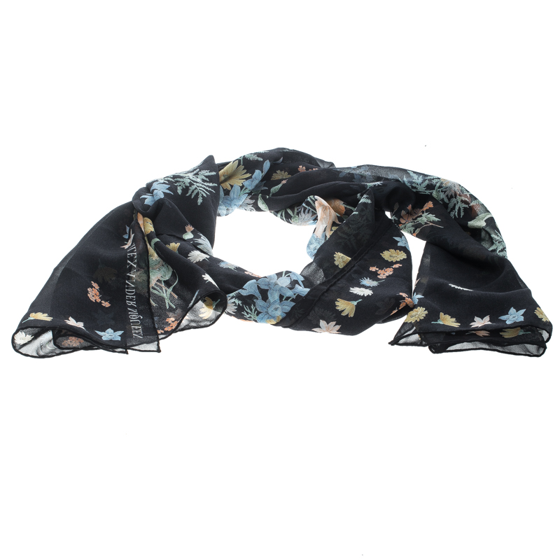 مملوكة مسبقًا Alexander McQueen Black Island Bouquet Print Silk Scarf