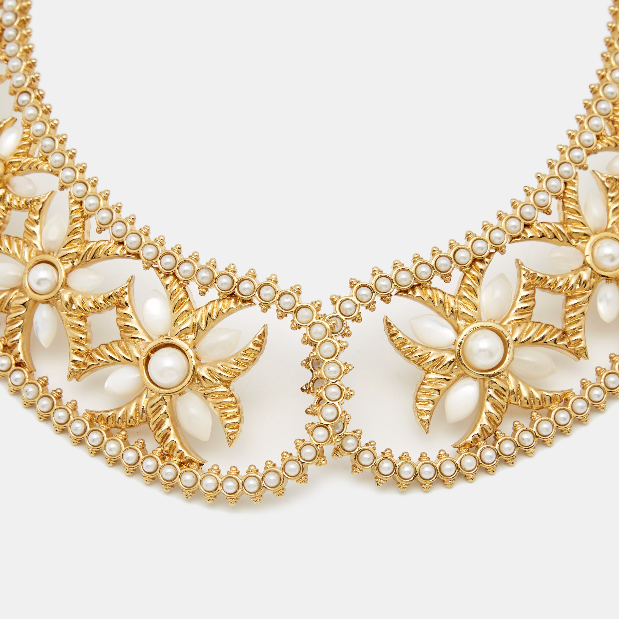 

Alexander McQueen Faux Pearl Gold Tone Choker Necklace