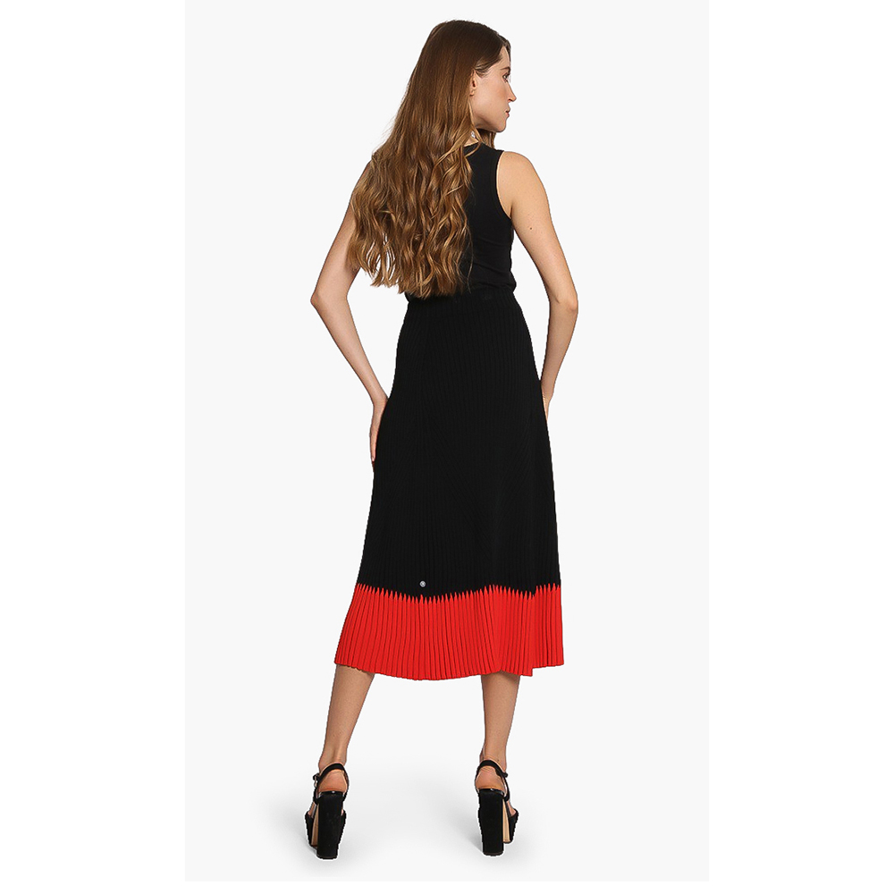 

Alexander McQueen Black Knit A-Line Skirt