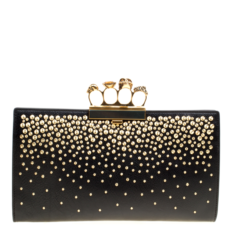 مملوكة مسبقًا Alexander McQueen Black Leather Studded Skull Knuckle Clutch