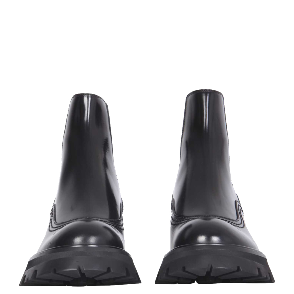 

Alexander McQueen Black Tread Heeled Cheslea Boots Size IT