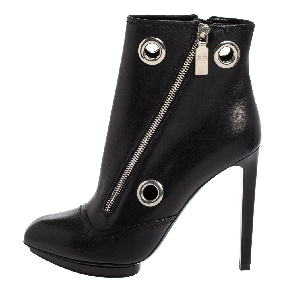 

Alexander McQueen Black Leather Ankle Length Boots Size