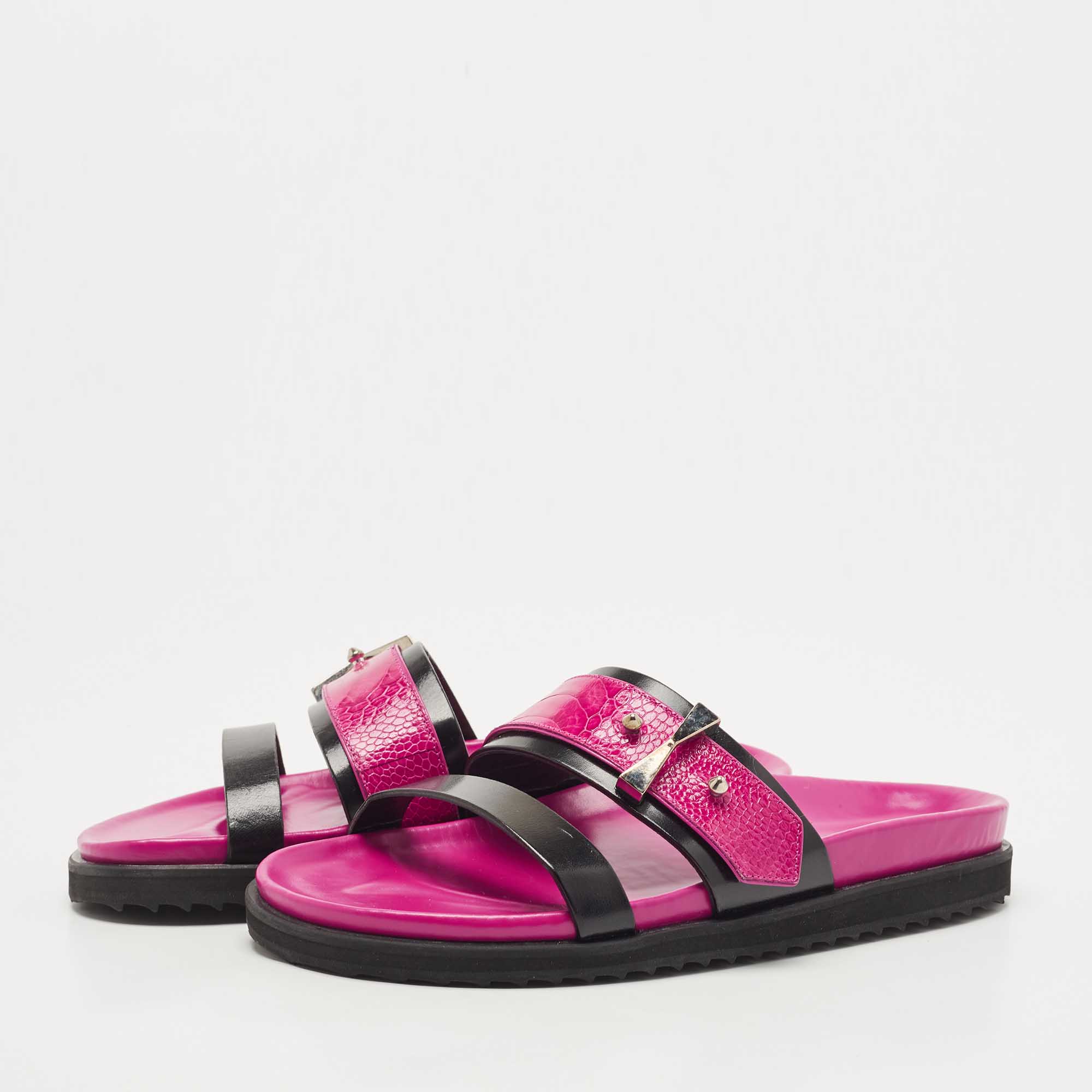 

Alexander McQueen Pink/Black Ostrich Embossed and Leather Flat Sandals Size