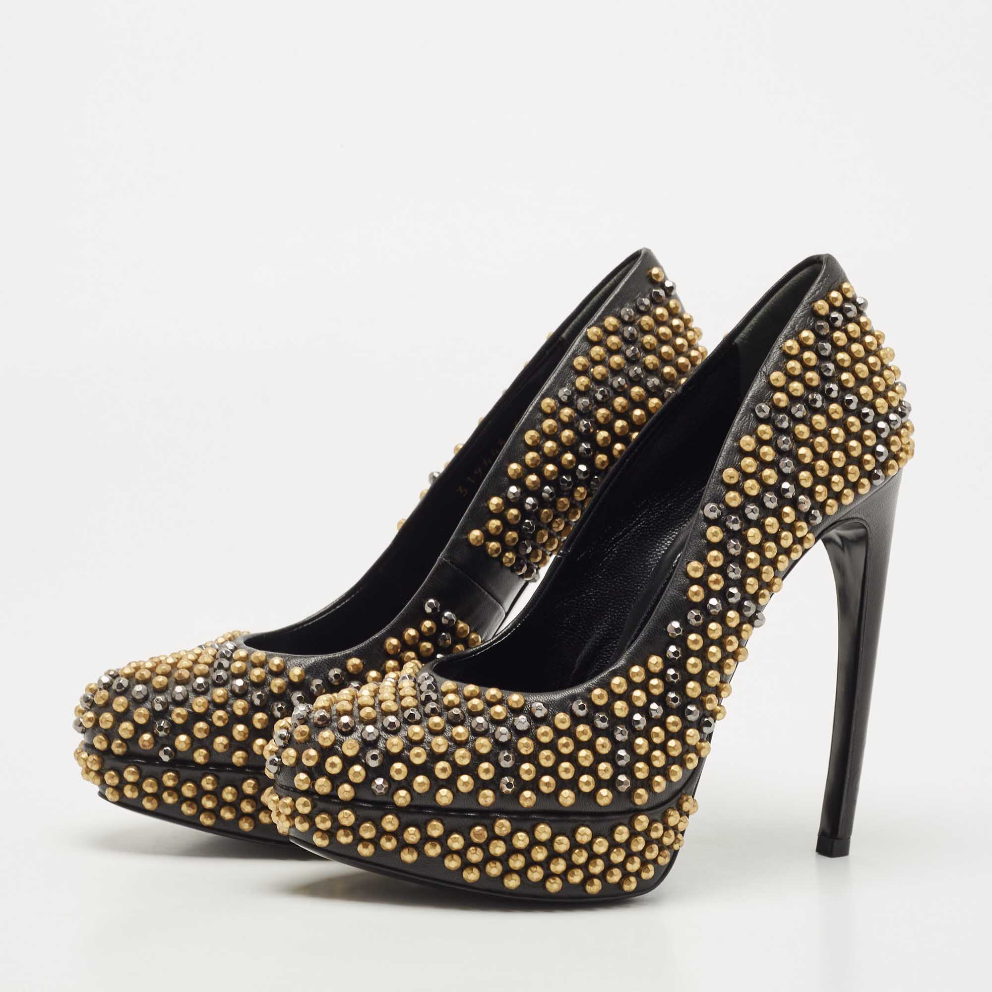 

Alexander McQueen Black Leather Studded Pumps Size